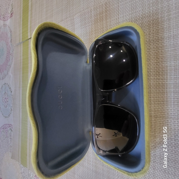 Gucci Black Sunglasses with Case and dust bag - Picture 1 of 7